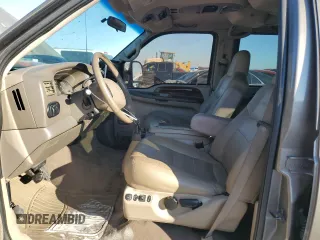 2002 Ford Excursion Limited z VIN 1FMNU42S92ED49689, wystawiony jako Copart lot #72948094 z przebiegiem 305 591 mil mil oraz Szkoda całkowita • Salvage title. Historia ofert i sprzedaży dostępna na DreamBid. Obrazek 7.