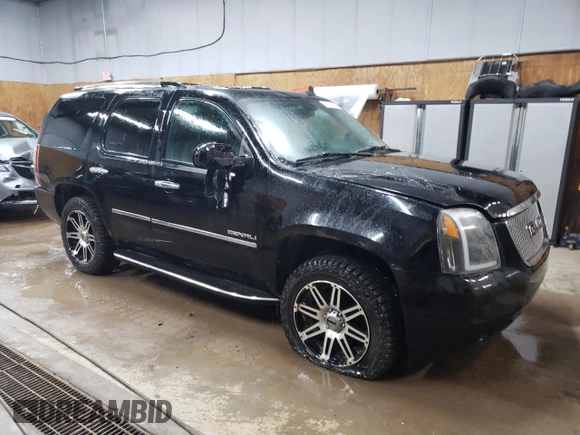 2013 GMC Yukon Denali z VIN 1GKS2EEFXDR200614, wystawiony jako Copart lot #54401155 z przebiegiem 178 481 mil mil oraz Czysty tytuł • Clean title. Historia ofert i sprzedaży dostępna na DreamBid. Obrazek 4.