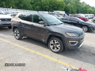2020 Jeep Compass Limited z VIN 3C4NJDCB5LT105079, wystawiony jako IAAI lot #42621960 z przebiegiem 55 265 mil mil oraz . Historia ofert i sprzedaży dostępna na DreamBid. Obrazek 1.