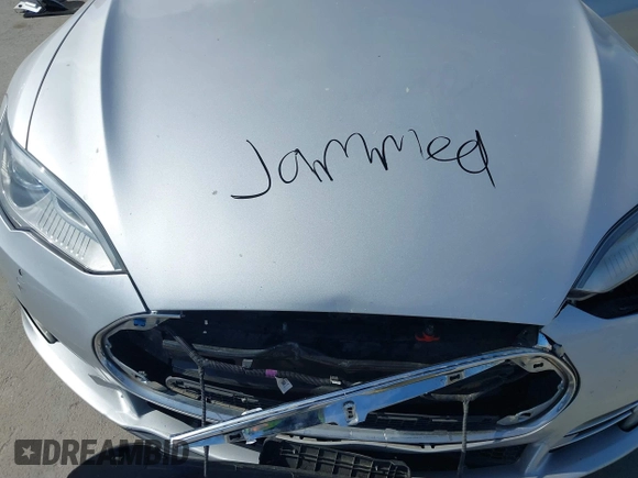 2014 Tesla Model S 60 z VIN 5YJSA1H17EFP43546, wystawiony jako IAAI lot #41896443 z przebiegiem Nie podano mil oraz . Historia ofert i sprzedaży dostępna na DreamBid. Obrazek 10.