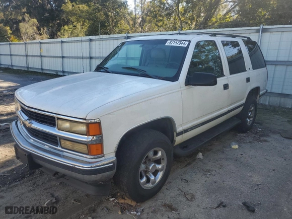1998 Chevrolet Tahoe with VIN 1GNEK13R1WJ337920, listed as a Copart auction lot 87157844 with 207,952 mi miles and Clean Title. Bid and sale history available at carsss.com. Image 1.