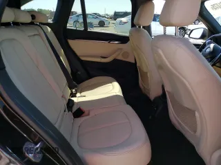 2017 BMW X1 xDrive28i z VIN WBXHT3C32H5F73536, wystawiony jako Copart lot #58431875 z przebiegiem 108 549 mil mil oraz Szkoda całkowita • Salvage title. Historia ofert i sprzedaży dostępna na DreamBid. Obrazek 11.