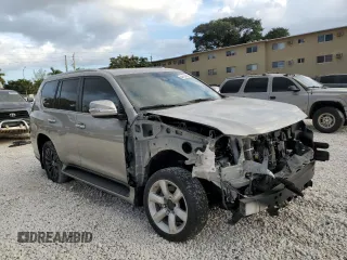 2023 Lexus GX 460 Luxury z VIN JTJGM7BX6P5350328, wystawiony jako Copart lot #84423404 z przebiegiem 16 840 mil mil oraz Nie do naprawy • Non repairable. Historia ofert i sprzedaży dostępna na DreamBid. Obrazek 4.