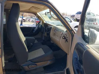 2005 Ford Ranger XLT with VIN 1FTZR45E35PA65898, listed as a IAAI auction lot 41820950 with 204,606 mi miles. Bid and sale history available at carsss.com. Image 5.