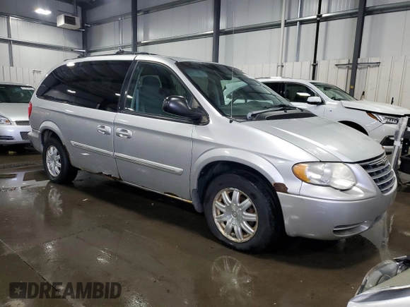 2005 Chrysler Town & Country Touring with VIN 2C4GP54L25R412221, listed as a Copart auction lot 41481705 with 304,558 mi miles and Salvage Title. Bid and sale history available at carsss.com. Image 4.