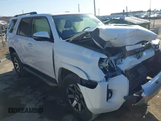 2024 Toyota 4Runner TRD Off Road z VIN JTERU5JR8R6217050, wystawiony jako IAAI lot #41983644 z przebiegiem 27 811 mil mil oraz . Historia ofert i sprzedaży dostępna na DreamBid. Obrazek 1.