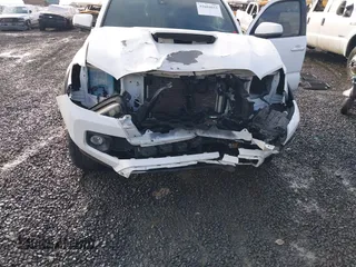 2021 Toyota Tacoma SR z VIN 3TMCZ5AN2MM426723, wystawiony jako IAAI lot #41604033 z przebiegiem 46 522 mil mil oraz . Historia ofert i sprzedaży dostępna na DreamBid. Obrazek 6.