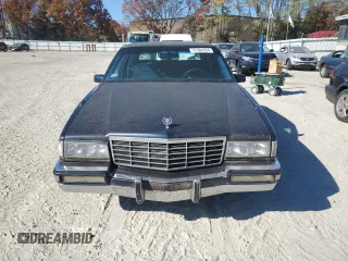 1992 Cadillac Fleetwood z VIN 1G6CB53B4N4301200, wystawiony jako Copart lot #71384554 z przebiegiem 115 430 mil mil oraz Tytuł czysty. Historia ofert i sprzedaży dostępna na DreamBid. Obrazek 5.