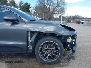2018 Porsche Macan with VIN WP1AA2A52JLB11042, listed as a IAAI auction lot 41899303 with 86,179 mi miles. Bid and sale history available at carsss.com. Image 18.