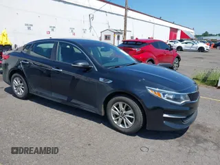 2016 Kia Optima LX z VIN 5XXGT4L31GG120885, wystawiony jako IAAI lot #42432545 z przebiegiem 70 241 mil mil oraz . Historia ofert i sprzedaży dostępna na DreamBid. Obrazek 1.