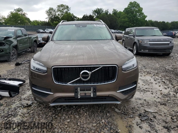 2016 Volvo XC90 T6 Momentum z VIN YV4A22PK6G1032633, wystawiony jako Copart lot #56704495 z przebiegiem 179 836 mil mil oraz Tytuł czysty. Historia ofert i sprzedaży dostępna na DreamBid. Obrazek 5.