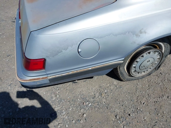 1984 Ford Thunderbird z VIN 1FABP4632EH220641, wystawiony jako IAAI lot #42325000 z przebiegiem 6094 mil mil oraz . Historia ofert i sprzedaży dostępna na DreamBid. Obrazek 16.