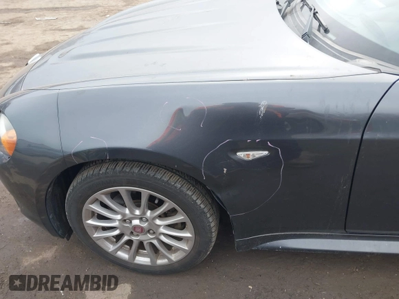 2017 FIAT 124 Spider Elaborazione Abarth z VIN JC1NFAEK8H0106578, wystawiony jako IAAI lot #41553055 z przebiegiem 52 803 mil mil oraz . Historia ofert i sprzedaży dostępna na DreamBid. Obrazek 17.