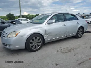 2007 Toyota Avalon XL z VIN 4T1BK36B57U203851, wystawiony jako Copart lot #56130375 z przebiegiem 158 553 mil mil oraz Szkody całkowita. Historia ofert i sprzedaży dostępna na DreamBid. Obrazek 1.