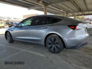 2025 Tesla Model 3 Long Range z VIN 5YJ3E1EA5SF920183, wystawiony jako Copart lot #51593705 z przebiegiem 2 224 mil mil oraz Szkoda całkowita • Salvage title. Historia ofert i sprzedaży dostępna na DreamBid. Obrazek 2.