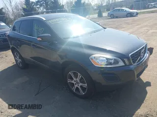 2013 Volvo XC60 T6 with VIN YV4902DZ2D2426548, listed as a IAAI auction lot 42063897 with 86,129 mi miles. Bid and sale history available at carsss.com. Image 1.