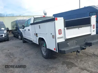 2019 Ford F-350 with VIN 1FD7W3B65KED43890, listed as a IAAI auction lot 41379733 with 130,113 mi miles and . Bid and sale history available at DreamBid. Image 3.