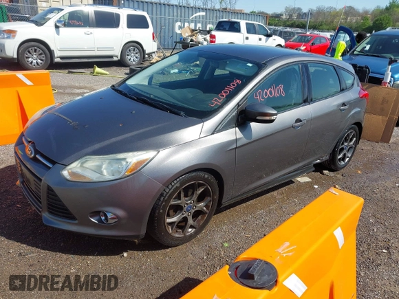 2014 Ford Focus SE with VIN 1FADP3K25EL305342, listed as a IAAI auction lot 42001108 with 150,672 mi miles. Bid and sale history available at carsss.com. Image 2.