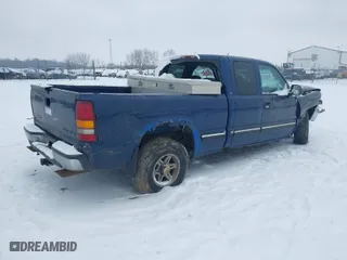 2001 Chevrolet Silverado 1500 LS with VIN 2GCEC19V111308544, listed as a IAAI auction lot 41568621 with 391,412 mi miles. Bid and sale history available at carsss.com. Image 4.