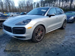 2021 Porsche Cayenne GTS z VIN WP1AG2AYXMDA35044, wystawiony jako Copart lot #39751764 z przebiegiem 32 145 mil mil oraz Szkoda całkowita • Salvage title. Historia ofert i sprzedaży dostępna na DreamBid. Obrazek 1.