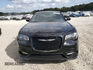 2020 Chrysler 300 S z VIN 2C3CCABTXLH122919, wystawiony jako Copart lot #78414584 z przebiegiem 122 180 mil mil oraz Szkody całkowita. Historia ofert i sprzedaży dostępna na DreamBid. Obrazek 5.