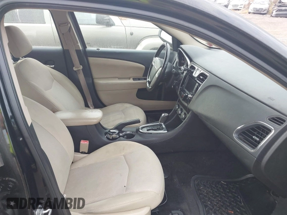 2011 Chrysler 200 Touring z VIN 1C3BC1FB8BN543007, wystawiony jako IAAI lot #40786481 z przebiegiem 187 043 mil mil oraz . Historia ofert i sprzedaży dostępna na DreamBid. Obrazek 5.