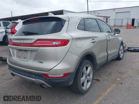 2015 Lincoln MKC z VIN 5LMCJ1A92FUJ19837, wystawiony jako IAAI lot #41948224 z przebiegiem Nie podano mil oraz . Historia ofert i sprzedaży dostępna na DreamBid. Obrazek 4.