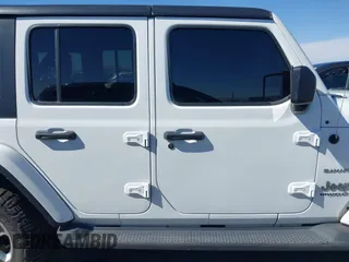 2020 Jeep Wrangler Unlimited Sahara with VIN 1C4HJXEN5LW277208, listed as a IAAI auction lot 41640906 with 61,774 mi miles. Bid and sale history available at carsss.com. Image 13.