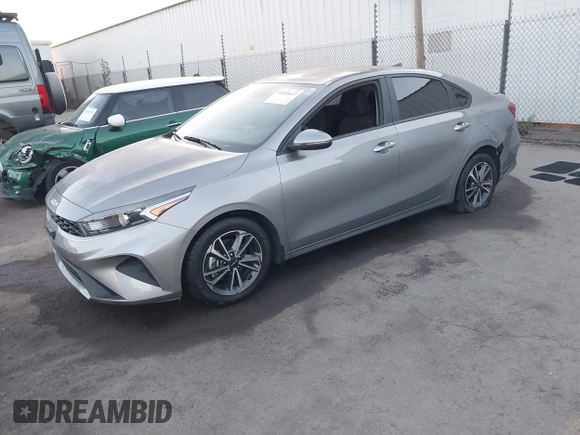 2023 Kia Forte LXS z VIN 3KPF24AD5PE606683, wystawiony jako IAAI lot #41216622 z przebiegiem 38 827 mil mil oraz . Historia ofert i sprzedaży dostępna na DreamBid. Obrazek 2.