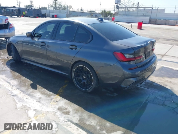 2020 BMW 3 Series M340i z VIN WBA5U7C04LFH22006, wystawiony jako IAAI lot #41959937 z przebiegiem 32 113 mil mil oraz . Historia ofert i sprzedaży dostępna na DreamBid. Obrazek 3.