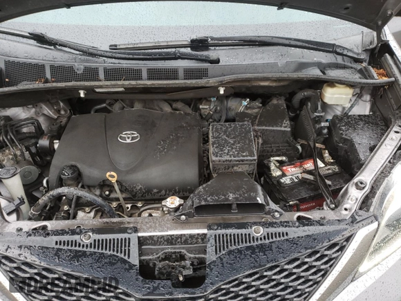 2017 Toyota Sienna SE with VIN 5TDXZ3DC9HS900561, listed as a Copart auction lot 51349315 with 69,205 mi miles and Salvage Title. Bid and sale history available at DreamBid. Image 14.