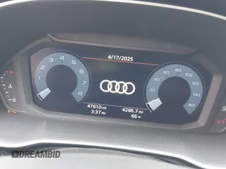 2020 Audi Q3 Premium z VIN WA1AECF36L1083306, wystawiony jako IAAI lot #42070799 z przebiegiem 47 610 mil mil oraz . Historia ofert i sprzedaży dostępna na DreamBid. Obrazek 7.