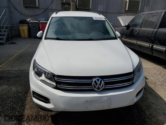 2016 Volkswagen Tiguan S with VIN WVGAV7AX9GW529699, listed as a Copart auction lot 62239475 with 119,075 mi miles and Clean title. Bid and sale history available at DreamBid. Image 5.