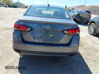 2024 Nissan Versa SR z VIN 3N1CN8FV9RL865083, wystawiony jako IAAI lot #42193458 z przebiegiem 5 774 mil mil oraz . Historia ofert i sprzedaży dostępna na DreamBid. Obrazek 16.