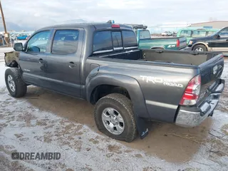 2015 Toyota Tacoma z VIN 3TMLU4EN8FM177785, wystawiony jako IAAI lot #41082160 z przebiegiem 156 761 mil mil oraz . Historia ofert i sprzedaży dostępna na DreamBid. Obrazek 3.