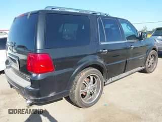 2006 Lincoln Navigator Luxury with VIN 5LMFU27536LJ25912, listed as a IAAI auction lot 42004689 with 160,020 mi miles. Bid and sale history available at carsss.com. Image 4.