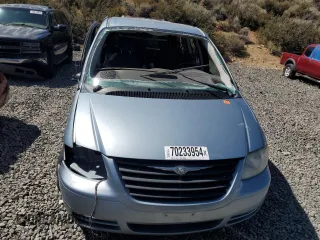 2006 Chrysler Town & Country with VIN 1A4GP45R96B519368, listed as a Copart auction lot 70233954 with 163,184 mi miles and Salvage Title. Bid and sale history available at DreamBid. Image 5.
