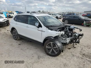 2024 Volkswagen Tiguan z VIN 3VVTB7AXXRM208006, wystawiony jako Copart lot #44222715 z przebiegiem 1 904 mil mil oraz Szkoda całkowita • Salvage title. Historia ofert i sprzedaży dostępna na DreamBid. Obrazek 4.