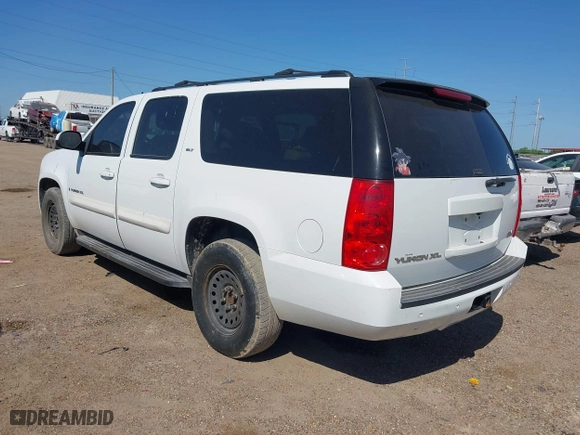 2009 GMC Yukon XL SLT w/4SB with VIN 1GKFC36J49R210309, listed as a IAAI auction lot 42025315 with 236,004 mi miles. Bid and sale history available at carsss.com. Image 3.