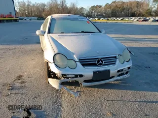 2003 Mercedes-Benz C 230 Kompressor with VIN WDBRN40J93A444693, listed as a Copart auction lot 87637615 with 156,298 mi miles and Salvage title. Bid and sale history available at DreamBid. Image 10.