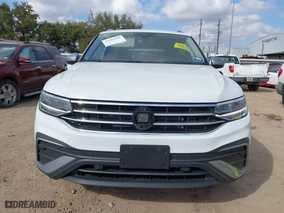 2024 Volkswagen Tiguan Wolfsburg Edition with VIN 3VV5B7AX8RM233687, listed as a IAAI auction lot 41504709 with 2,387 mi miles. Bid and sale history available at carsss.com. Image 12.