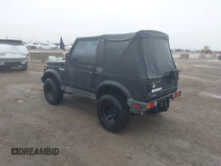 1986 Suzuki Samurai z VIN JS4JC51C4G4118117, wystawiony jako IAAI lot #41589925 z przebiegiem 70 607 mil mil oraz . Historia ofert i sprzedaży dostępna na DreamBid. Obrazek 3.