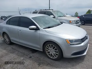 2014 Volkswagen Jetta SE z VIN 3VWD17AJ8EM314253, wystawiony jako IAAI lot #42361152 z przebiegiem 118 638 mil mil oraz . Historia ofert i sprzedaży dostępna na DreamBid. Obrazek 1.