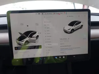 2023 Tesla Model Y Long Range z VIN 7SAYGDEE2PF834036, wystawiony jako IAAI lot #41933120 z przebiegiem 27 872 mil mil oraz . Historia ofert i sprzedaży dostępna na DreamBid. Obrazek 7.
