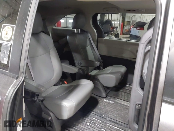 2021 Toyota Sienna XLE with VIN 5TDYSKFC4MS031961, listed as a IAAI auction lot 41601788 with 56,640 mi miles. Bid and sale history available at carsss.com. Image 8.