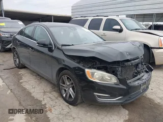 2015 Volvo S60 T5 Drive-E Premier with VIN YV140MFK7F2352825, listed as a IAAI auction lot 41331026 with 118,041 mi miles. Bid and sale history available at carsss.com. Image 1.