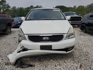 2014 Kia Sedona LX with VIN KNDMG4C78E6574153, listed as a Copart auction lot 52880734 with 111,143 mi miles and Clean Title. Bid and sale history available at carsss.com. Image 5.
