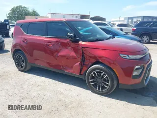 2022 Kia Soul LX with VIN KNDJ23AU9N7825549, listed as a IAAI auction lot 41940946 with 32,453 mi miles. Bid and sale history available at carsss.com. Image 1.