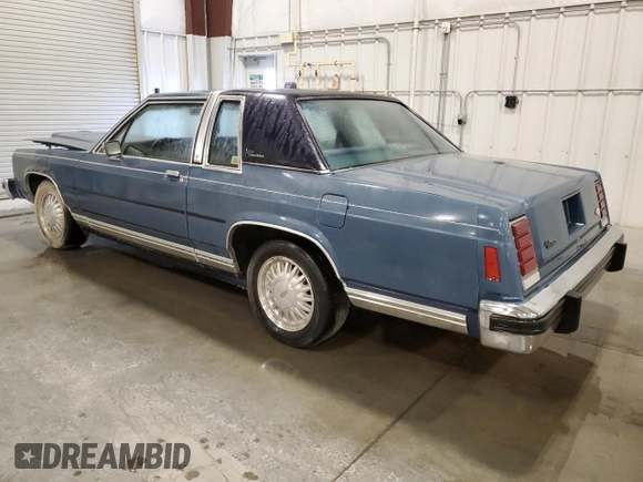 1987 Ford Crown Victoria z VIN 2FABP71F2HX156902, wystawiony jako Copart lot #74368944 z przebiegiem 77 708 mil mil oraz Szkoda całkowita • Salvage title. Historia ofert i sprzedaży dostępna na DreamBid. Obrazek 2.