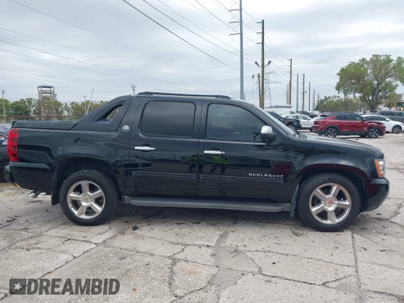 2013 Chevrolet Avalanche LT with VIN 3GNMCFE04DG120235, listed as a IAAI auction lot 41739179 with 77,861 mi miles and . Bid and sale history available at DreamBid. Image 13.